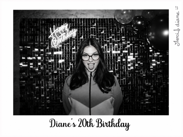 Portrait d’anniversaire en photomaton en noir et blanc